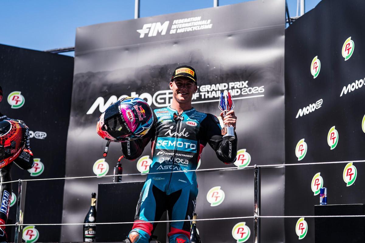 Dani Holgado en el podio del GP de Tailandia, el pasado mes de marzo