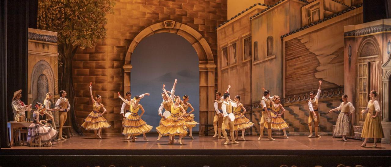 El Ballet Nice-Mediterranée, durante la representación de “Don Quijote” en el teatro Campoamor. | Valentina Ciuca