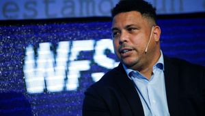 SP 13727442 (bola)     GRAF8573  MADRID  25 09 2019 - El exjugador de FC Barcelona y Real Madrid y actual presidente del Real Valladolid  Ronaldo Nazario Lima  interviene este miercoles en la jornada de clausura del Congreso Mundial del Futbol (World Football Summit)  celebrado en Madrid  EFE  David Fernandez