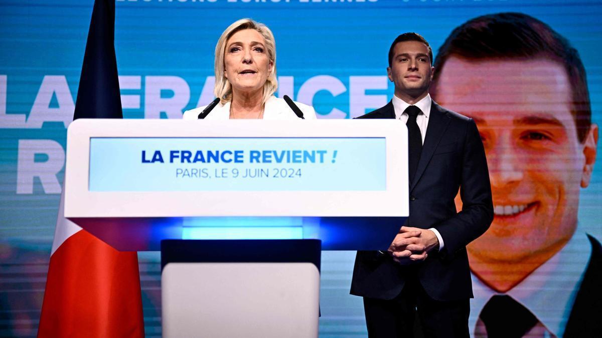 Marine Le Pen y Jordan Bardella, el pasado 9 de junio, durante su comparecencia para celebrar su victoria en las europeas.