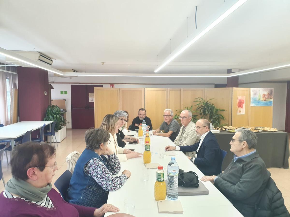 Reunió de l'alcaldessa Lladó amb associacons de gent gran de Figueres.