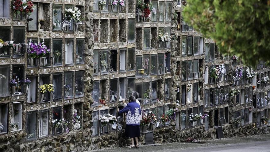 Els Mossos investiguen la profanació de 162 nínxols de Montjuïc per endur-se joies i or