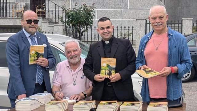 José Balboa Rodríguez., durante la firma de libros. |