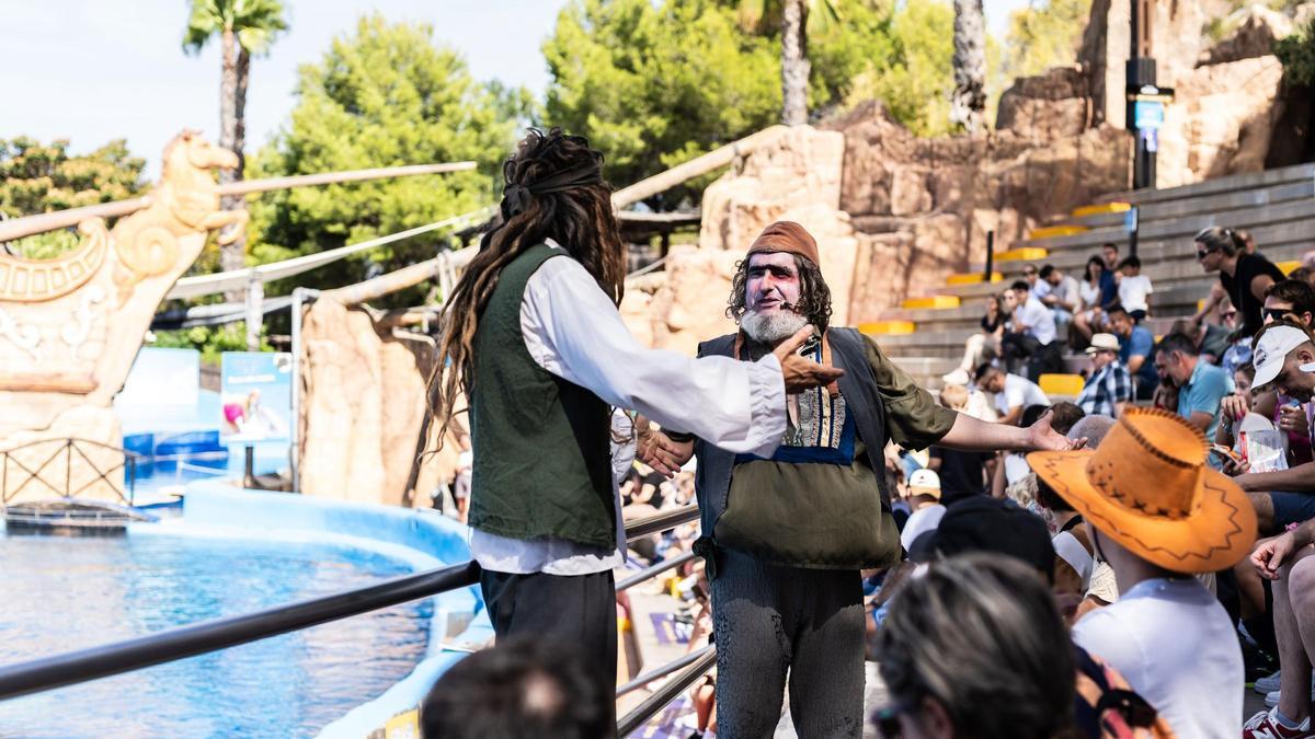 La magia de “lo oculto” cubre cada rincón de Mundomar para acoger talleres, pintacaras, animación y preshows exclusivos