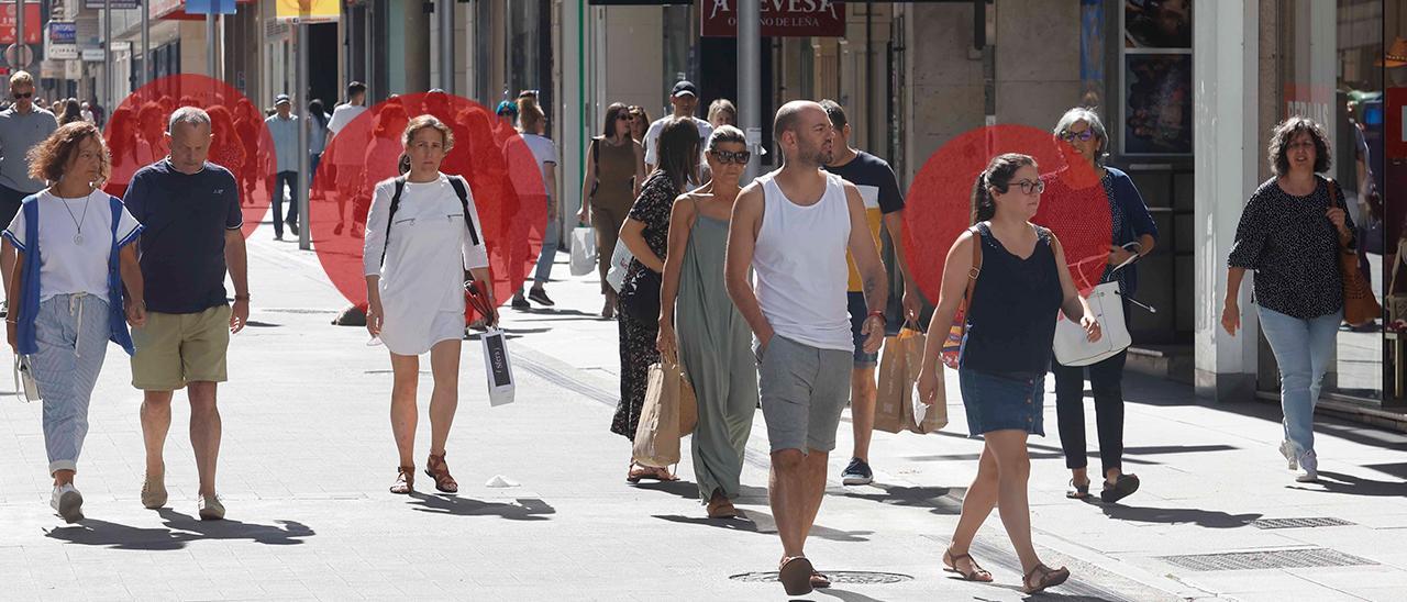 Personas paseando por una calle de Pontevedra