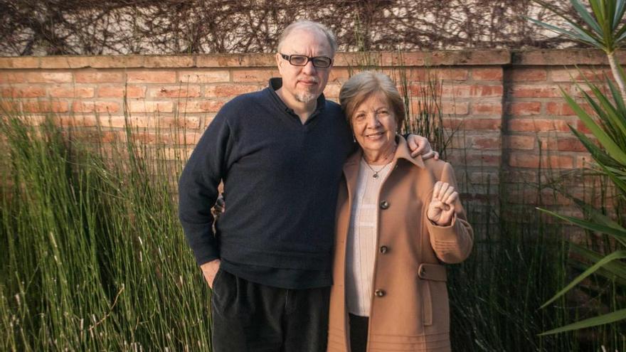 Jorge Fernández Díaz y su madre.