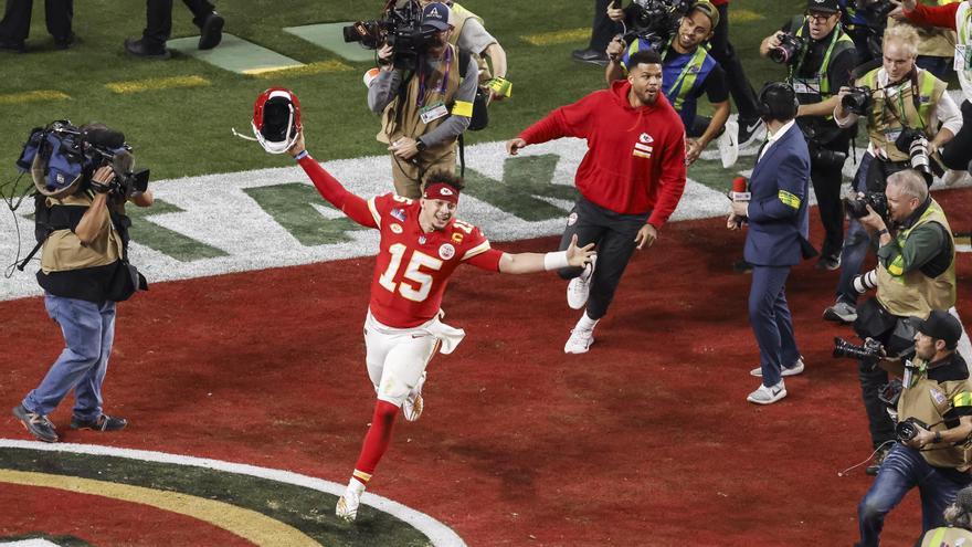 Els Kansas City Chiefs conquereixen a la pròrroga la seva quarta Super Bowl (22-25)