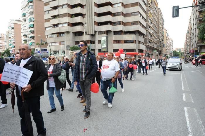 Manifestación de afectados por el cierre de iDenta