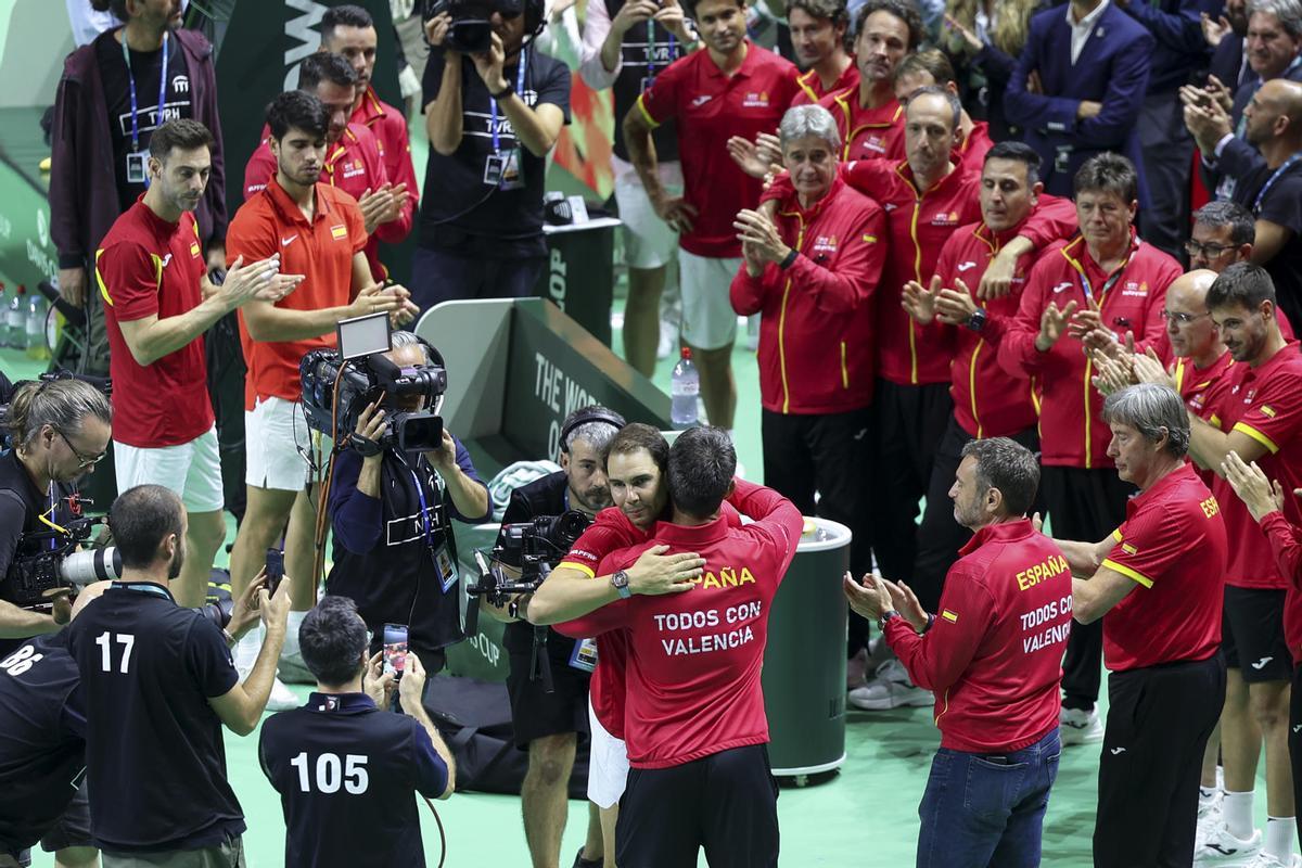 El tenista Rafa Nadal durante el homenaje que ha recibido a la finalización del último encuentro de Copa Davis que han disputado España y Paises Bajos correspondiente a los cuartos de final de la Copa Davis hoy martes en el pabellón Martín Carpena de Málaga.