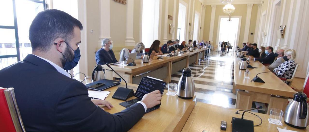 Pleno de la corporación de Cáceres, con 25 ediles, en una foto de archivo.