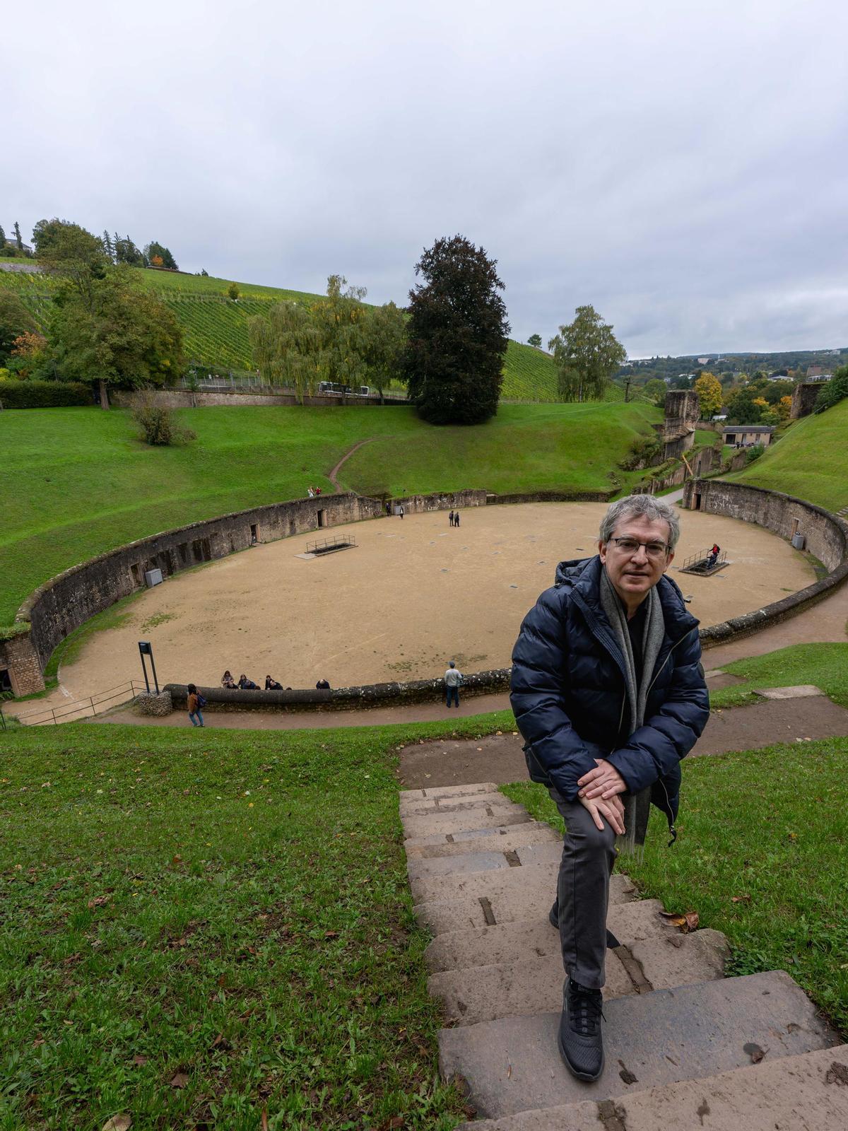 Santiago Posteguillo posa en el anfiteatro de Tréveris