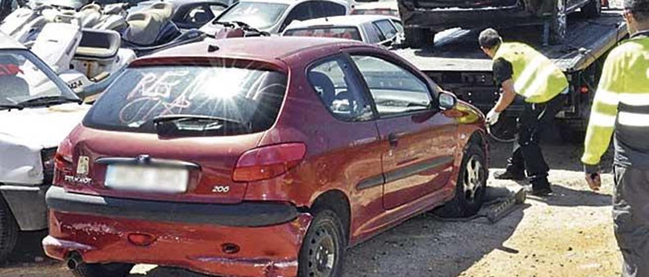 Seguridad Ciudadana comenzÃ³ a retirar coches acumulados en Son Toells a finales de verano.