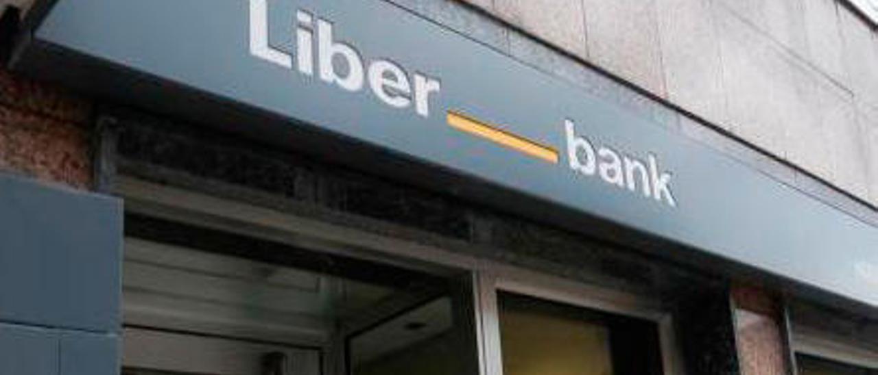 Un informe apunta a una fusión de Unicaja y Liberbank en términos casi paritarios