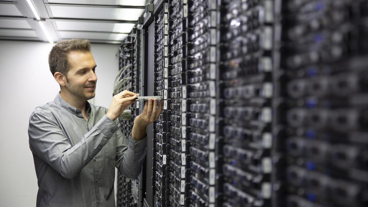 Miguel Alayón, responsable de Centro de Datos en dinahosting.
