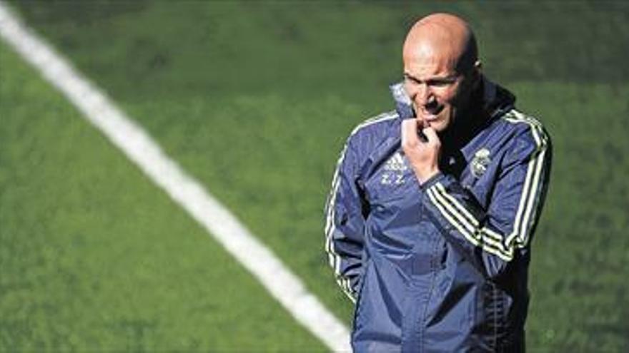 Zidane: “Me da igual que el líder esté a 12 ó 27 puntos”