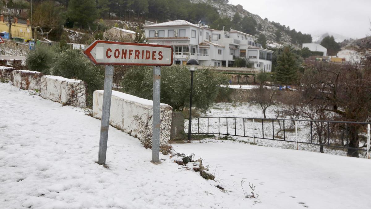 Nieve en Confrides.