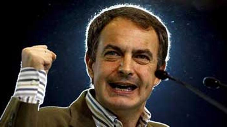 Zapatero dice que no le pide a Rajoy que ayude al Gobierno &quot;sino al país&quot;