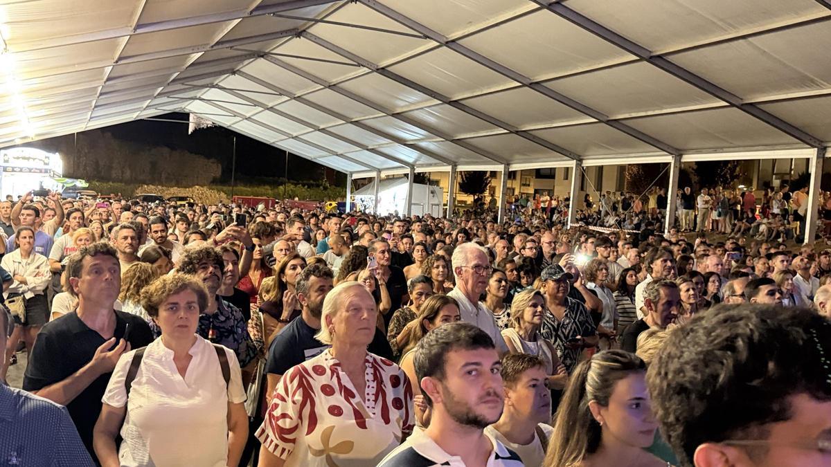 Público asistente al concierto de la Banda Gaites Llacín.