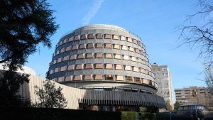 Archivo - Vista de la fachada del Tribunal Constitucional el día en el que se celebra el acto solemne de toma de posesión de los cuatro nuevos magistrados en el Tribunal Constitucional (TC), a 9 de enero de 2023, en Madrid (España)