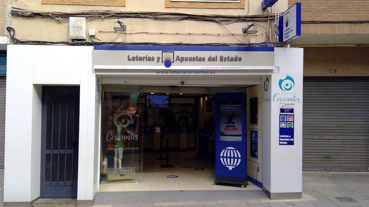 La administración de calle Cervantes, 32 de Villena.