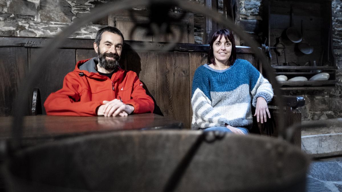 ASTURIANOS EN SANTA EULALIA DE OSCOS: Olga Busom e Iker Nogales