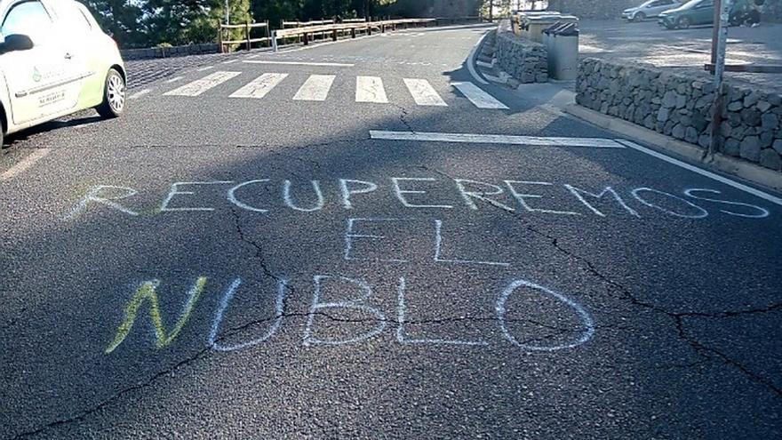 Pintadas en la previa del 20A: &#039;Recuperemos el Roque Nublo&#039;