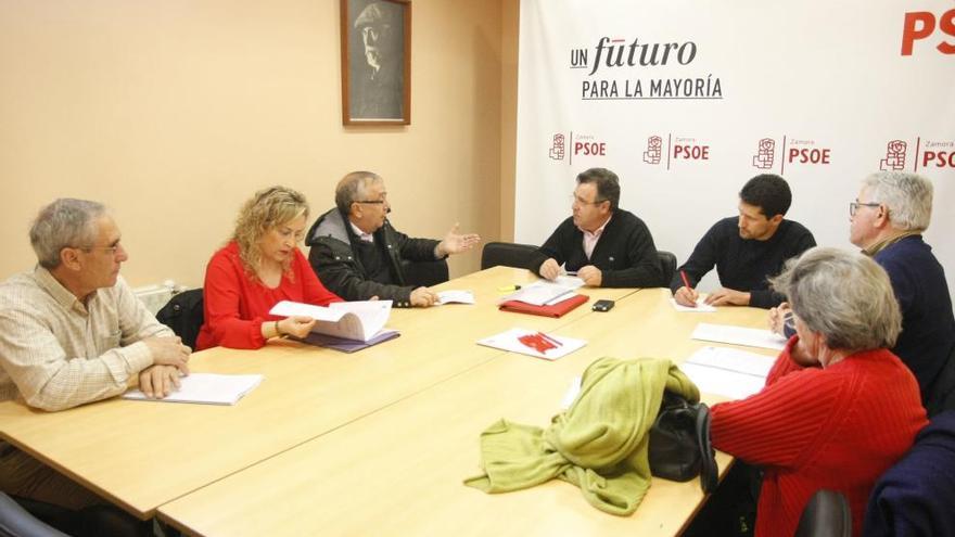 José Ignacio Martín Benito reunido con el Movimiento en Defensa de la Sanidad Pública de Zamora.