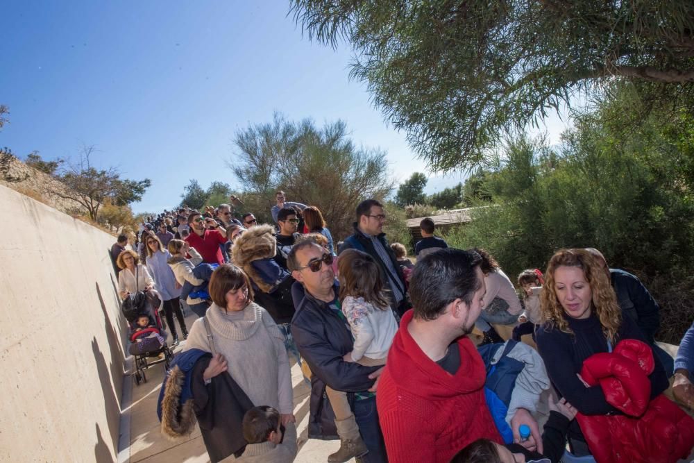 Gran afluencia de público en la inauguración de la casa de Santa Claus