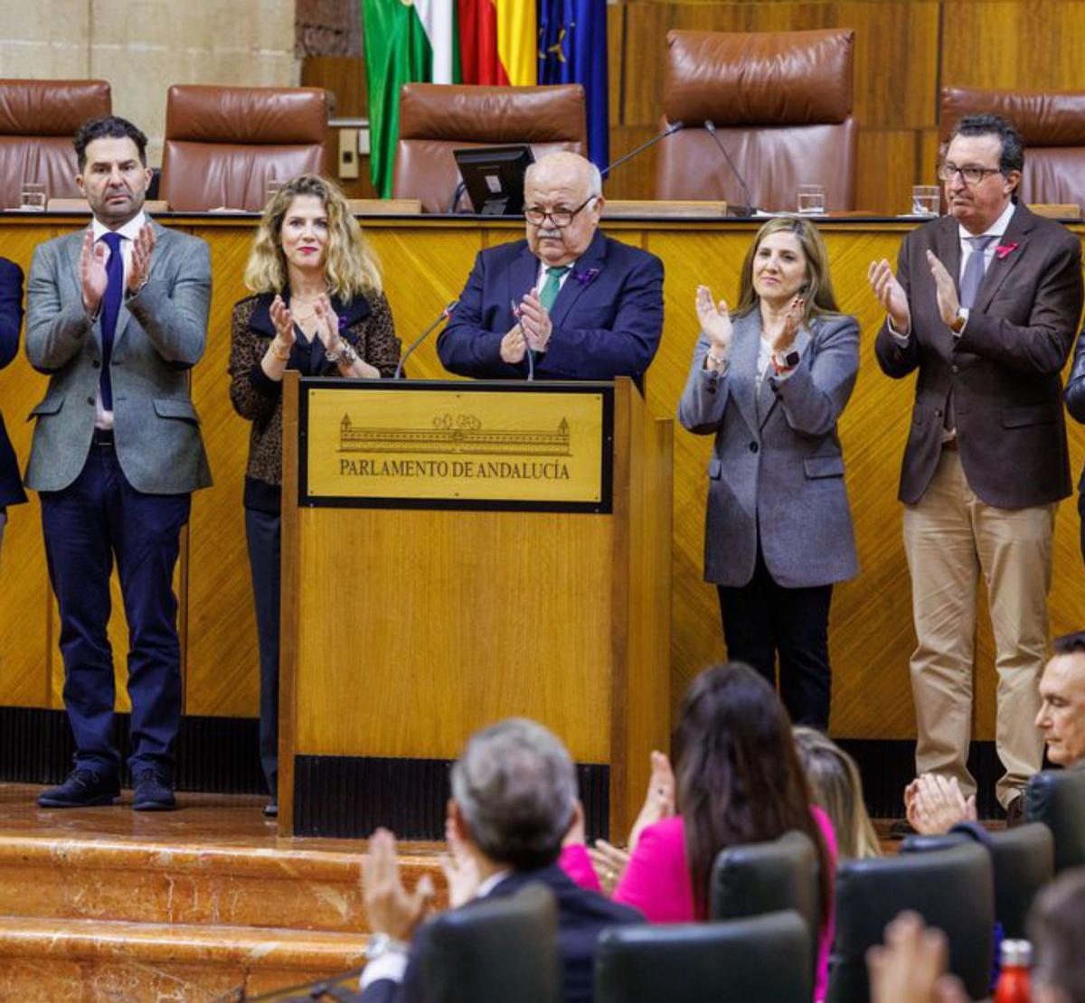 Aplausos tras la lectura del manifiesto en el Parlamento.