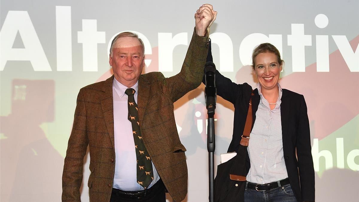 Los candidatos de Alternativa para Alemania (AfD), Alexander Gauland y Alice Weidel, celebran su éxito electoral
