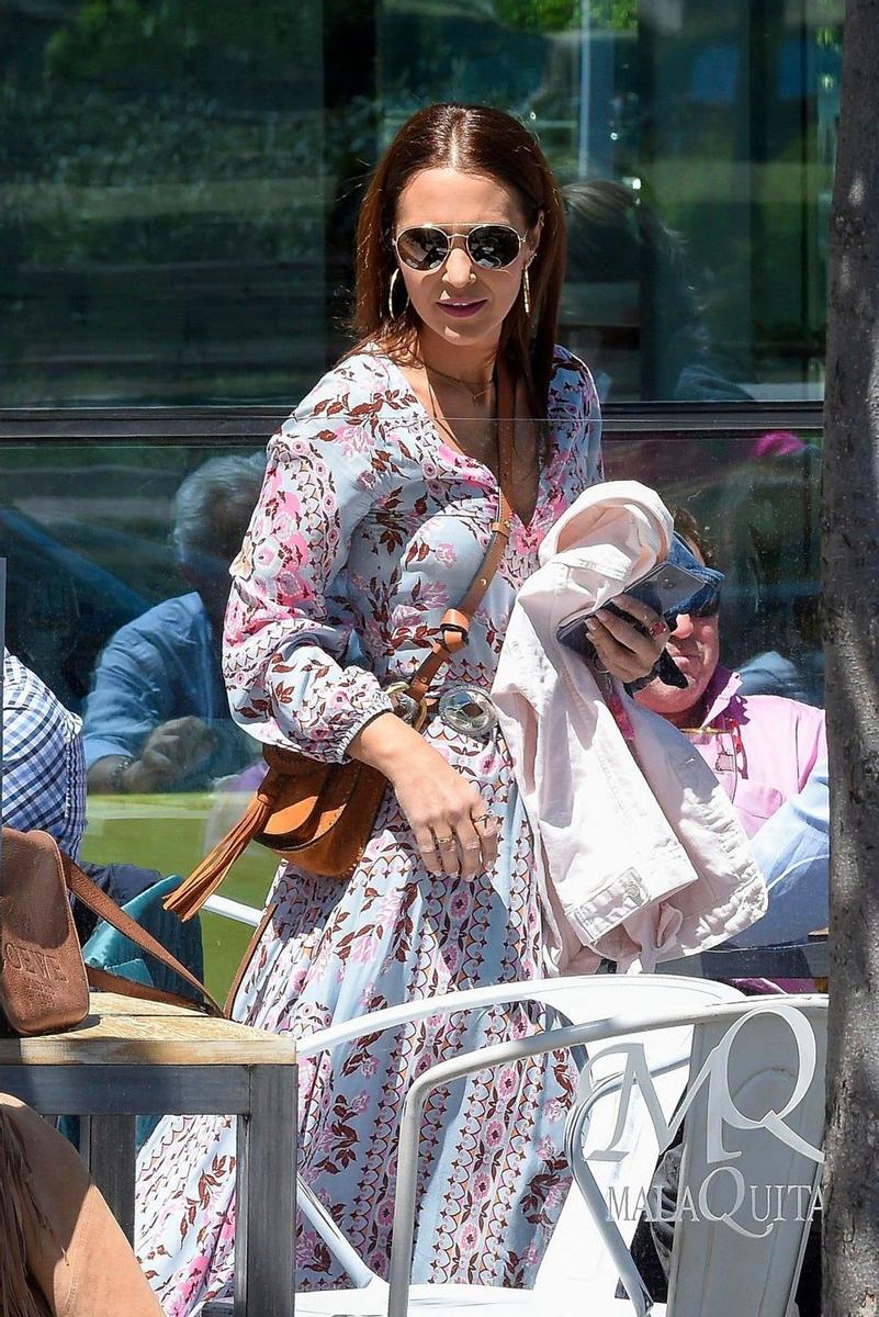 Paula Echevarría sale a comer con amigas