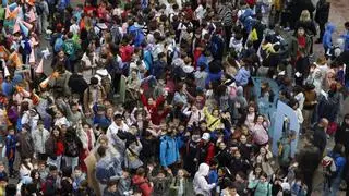 El grito unánime de 2.500 niños de Oviedo por la 'amabilidá': asi fue la marcha de los alumnos de 34 colegios para que la ciudad sea Capital Europea de la Cultura