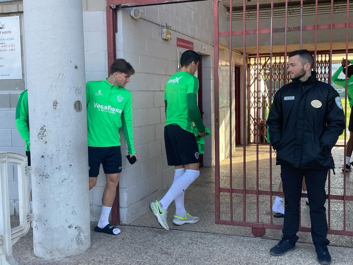 Raúl Guti y Diego González entrando esta mañana en el entreno del Elche CF
