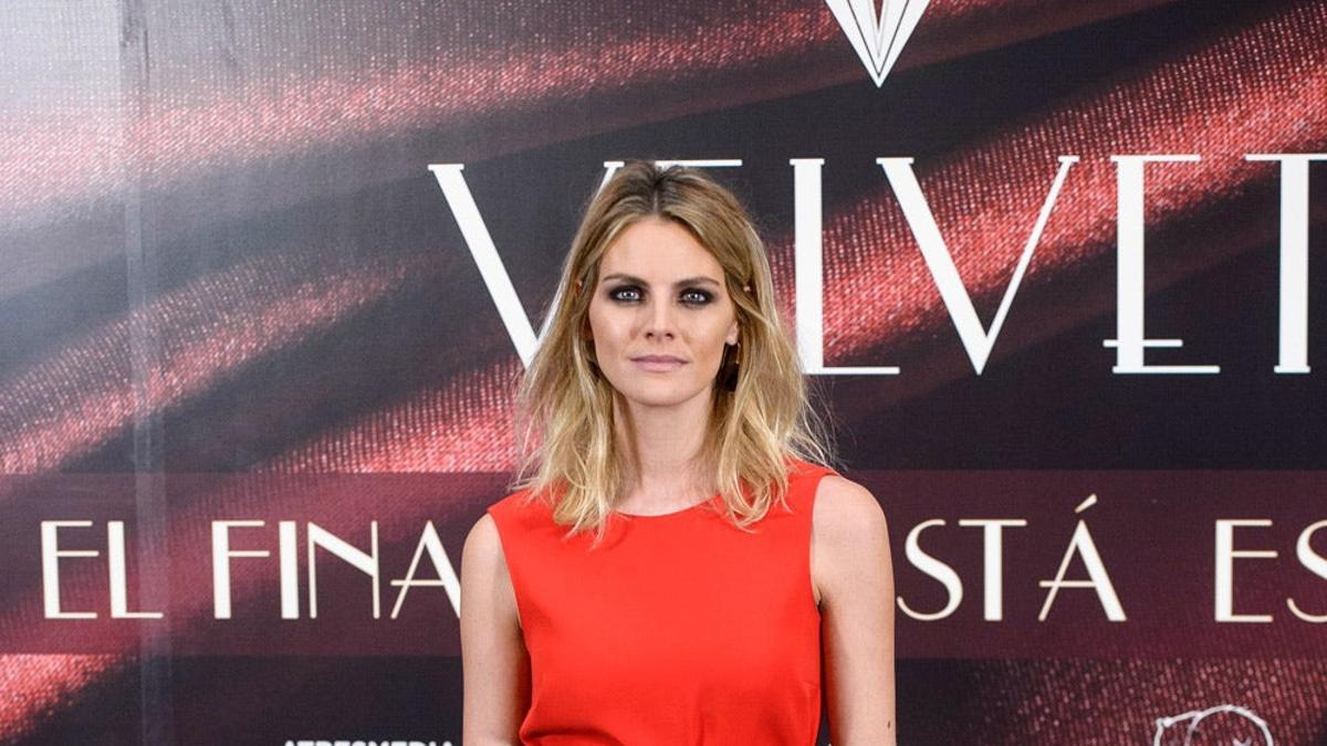 Amaia Salamanca apuesta todo al rojo en la fiesta de 'Velvet'