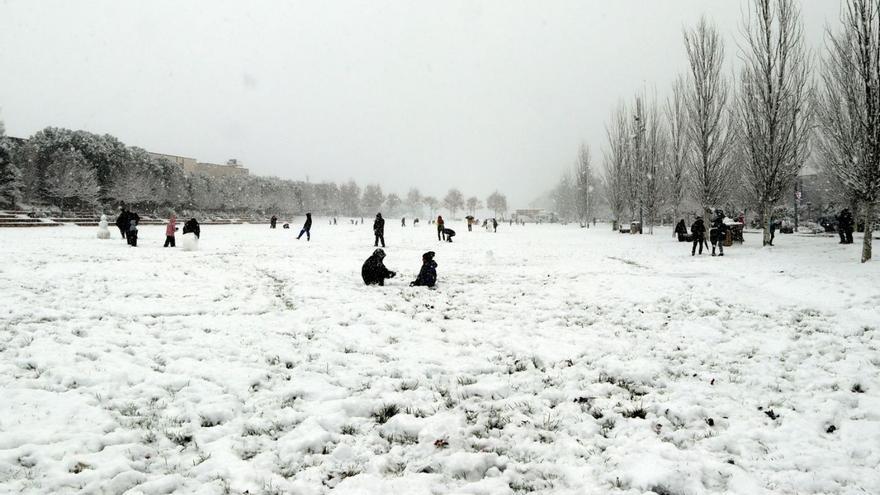 El Parc Central d’Igualada (Anoia), completament cobert de neu ahir.