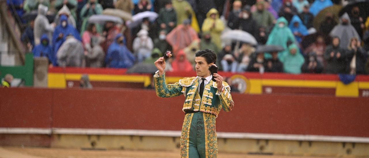 Pablo Aguado, tras cortar dos orejas.