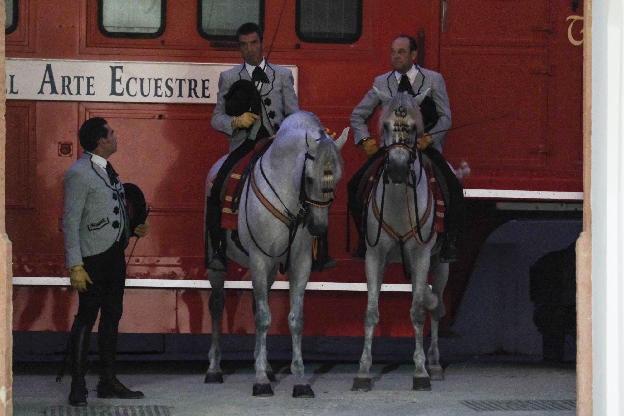 Los caballos andaluces bailan sobre el albero de La Malagueta