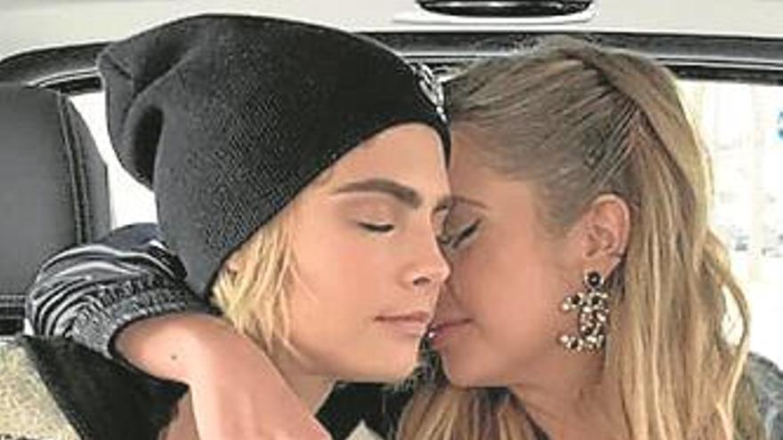 Delevingne se casa con Ashley Benson