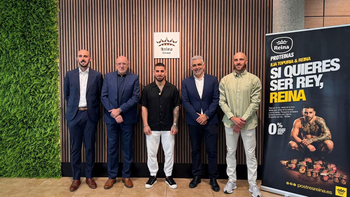 Visitando las instalaciones de Postres Reina, junto a su presidente Alfonso López Rueda
