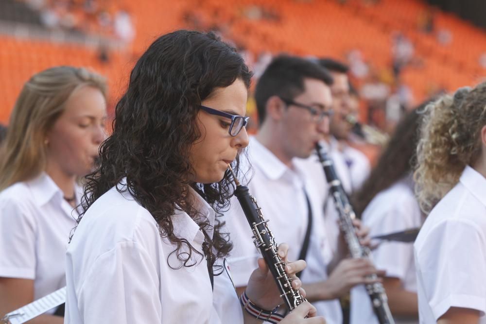 'Units per la música' en la presentación del Valencia 2016/17 en Mestalla