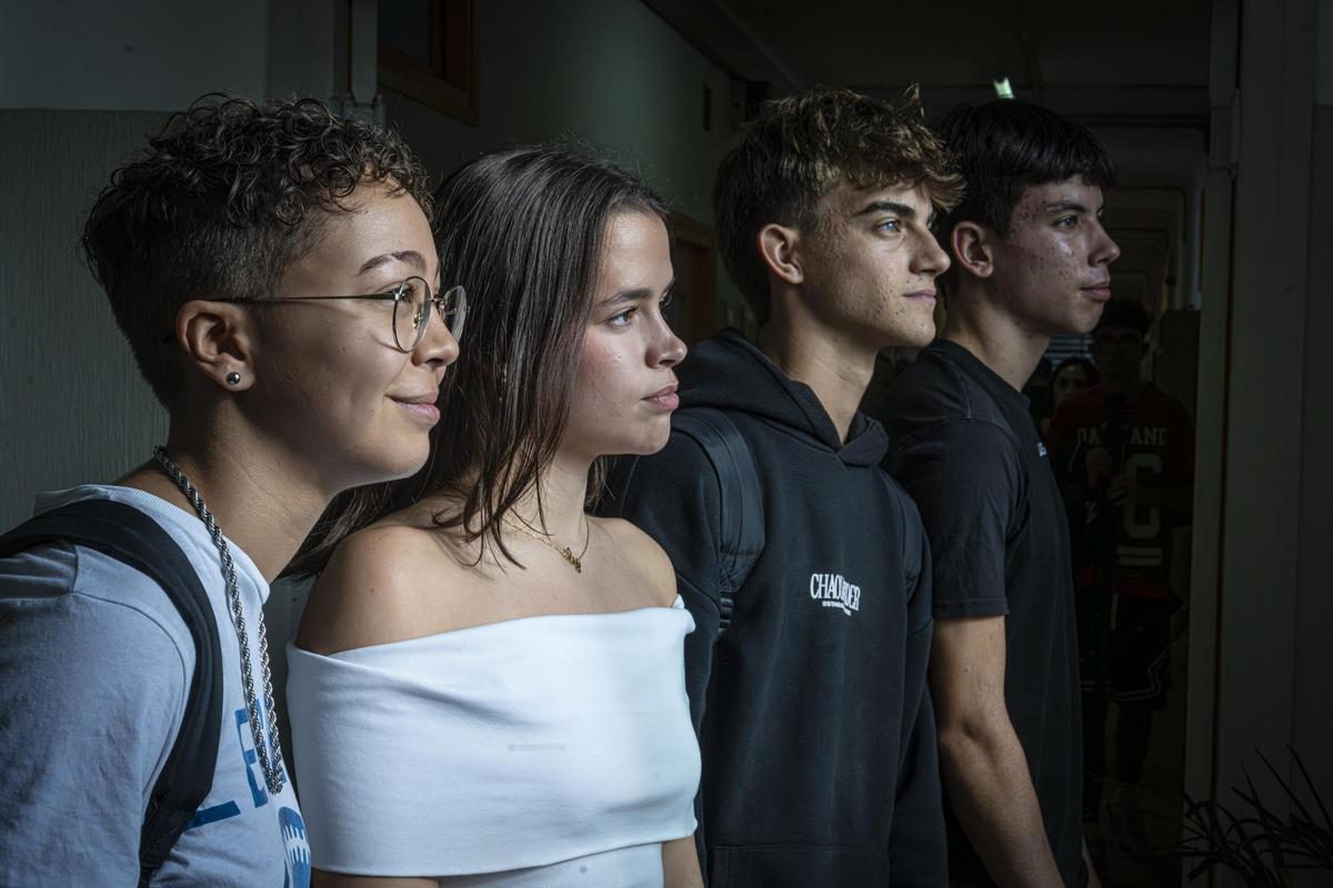Janna, Julia, Miquel y Eloi, este trimestre en su instituto, en Barcelona.