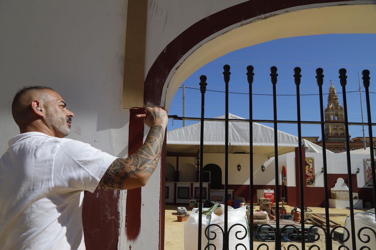 Córdoba Preparativos montaje de las casetas de la feria de mayo en el arenal