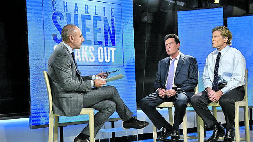 Charlie Sheen y su médico, Robert Huizenga, a la derecha, con el entrevistador del programa &#039;Today&#039;.