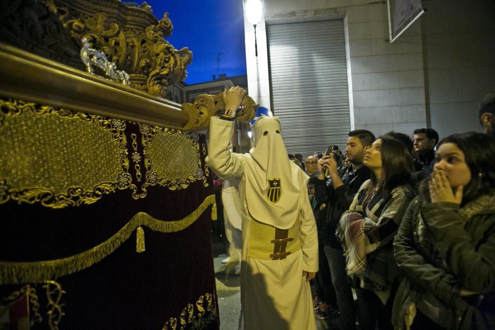 Elche arropa a la Mare de Déu de les Bombes