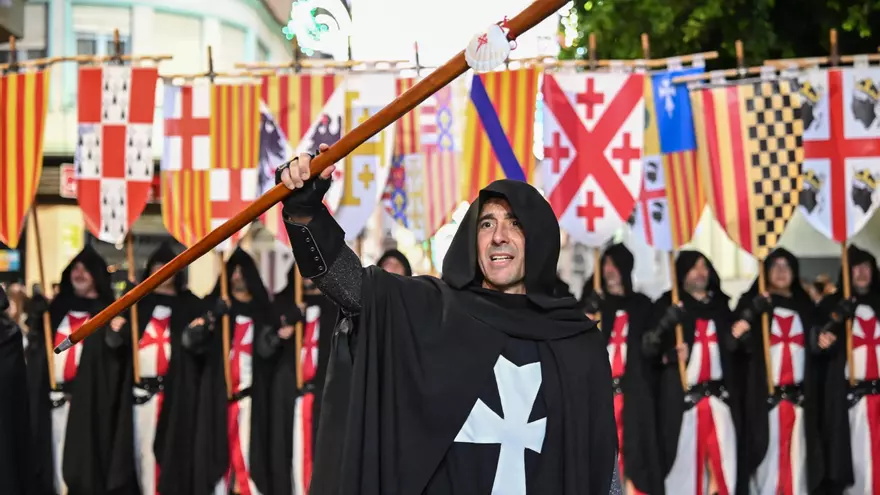 El bando de la cruz toma Novelda en la Entrada Cristiana