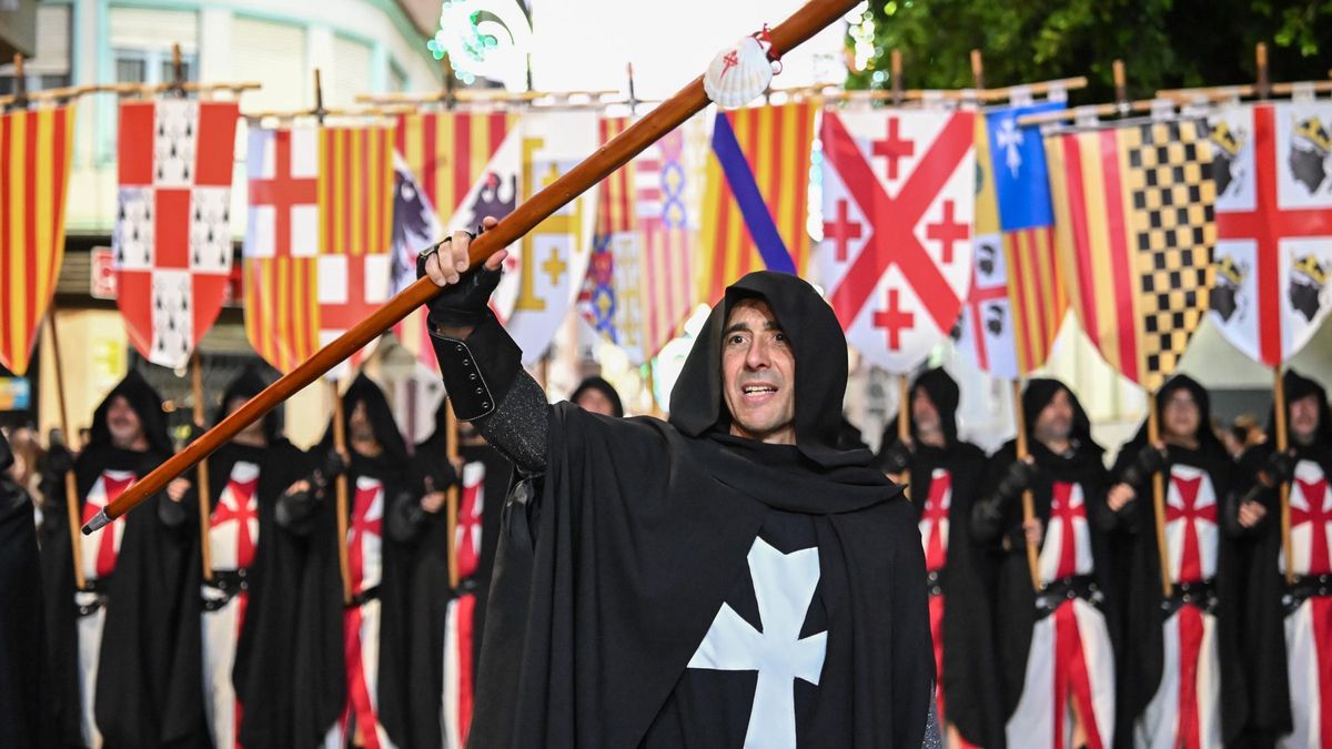 El bando de la cruz toma Novelda en la Entrada Cristiana