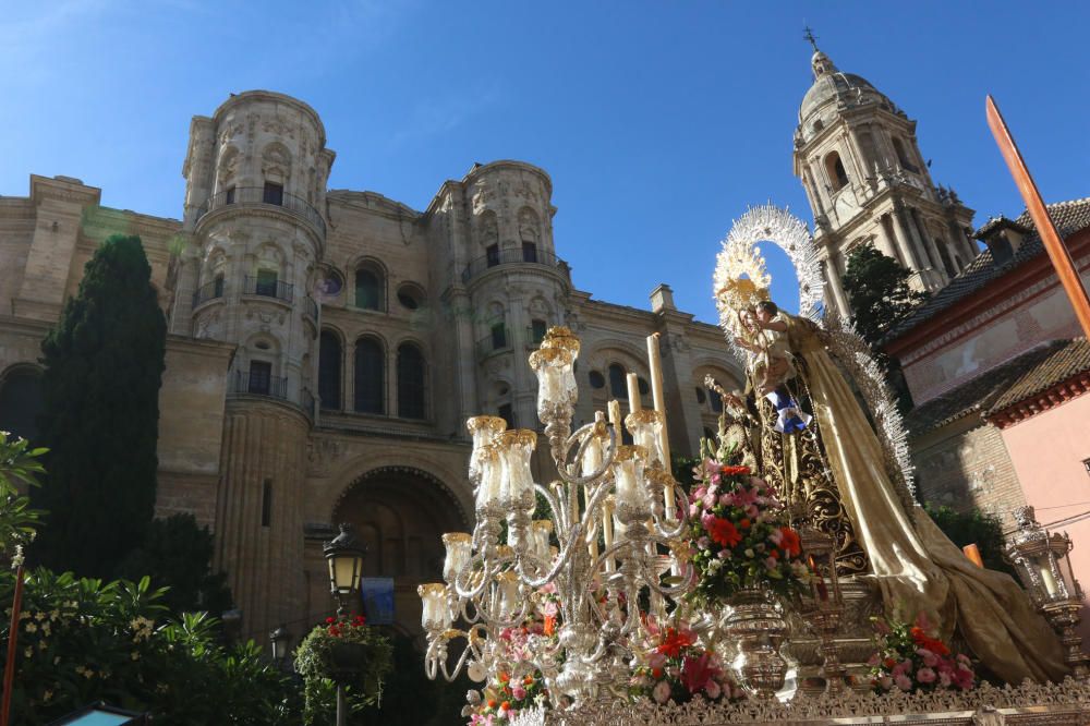 La Virgen del Carmen de Pedregalejo preside el Rosario de las Glorias