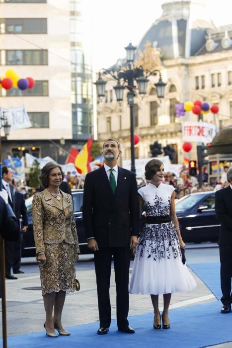 Desfile de los Reyes, personalidades y premiados en la alfombra azul