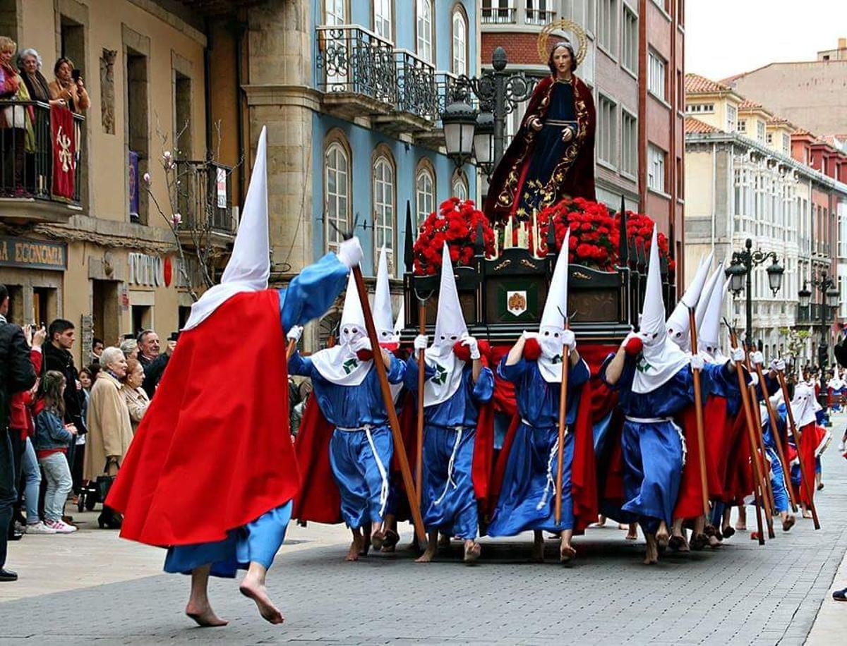 La procesión de los sanjuaninos de Avilés