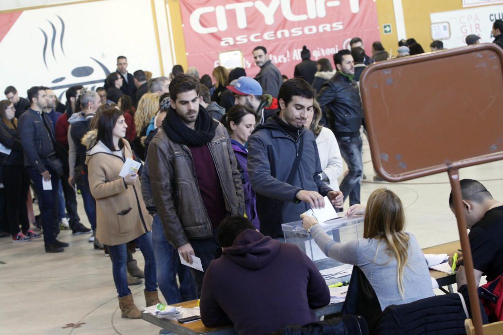 Votacions al col·legi Verd i al pavelló de Palau